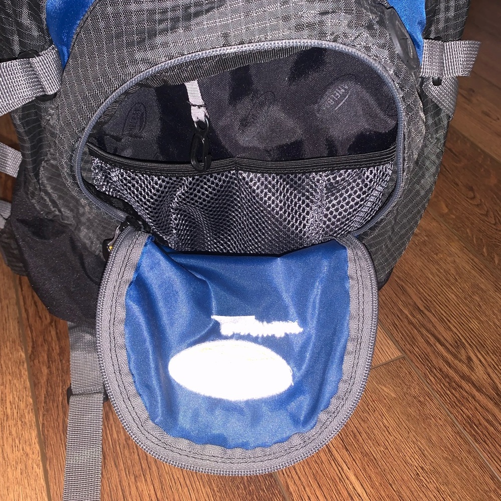 Camelbak: Cloud Walker Hydration Backpack Blue Wi… - image 8